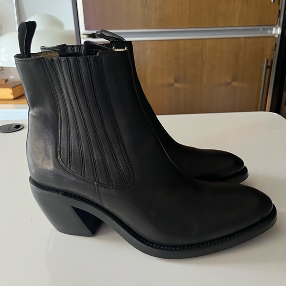 FREE LANCE Shoes - Gorgeous FREE LANCE Paris Chelsea boots size 8 - retail $1299 as new